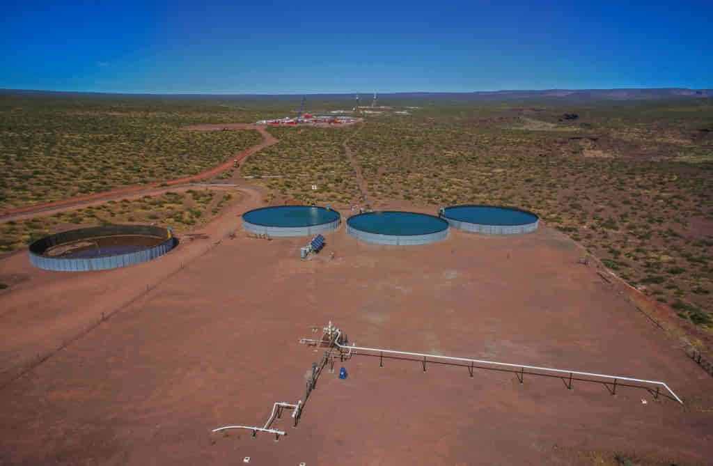 tanques australianos en proyecto petrolero remplazando piletas