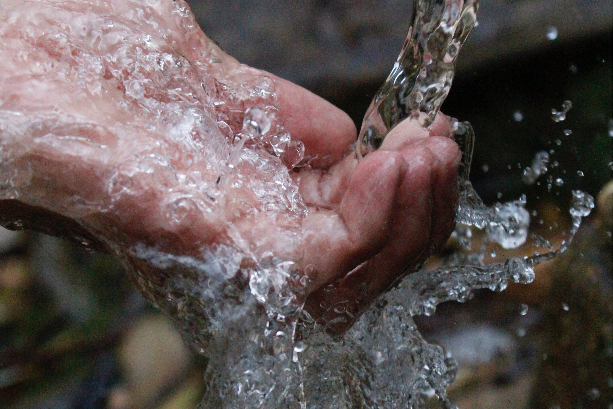 agua almacenada en tanque para uso agrícola